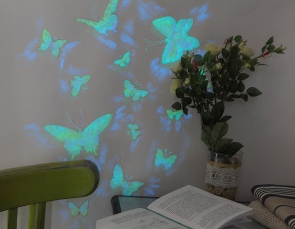 Делаем светящихся бабочек на стене LF3PnvoYU1c